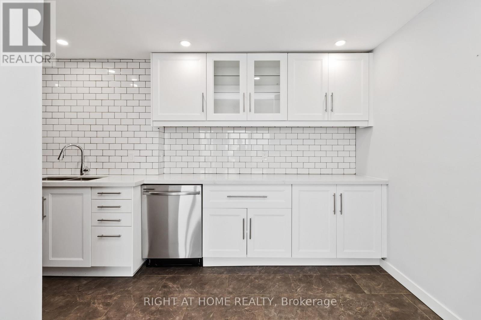 905 - 1333 Bloor Street, Mississauga, Ontario  L4Y 3T6 - Photo 7 - W12845734