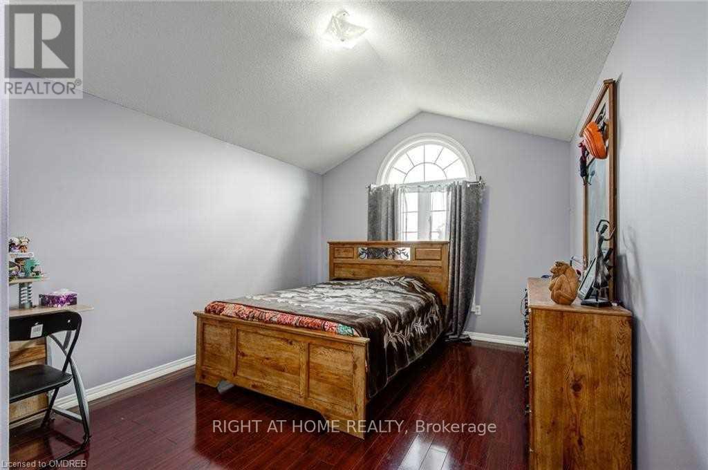 333 Brigade Drive, Hamilton, Ontario  L9B 2G1 - Photo 11 - X12845560