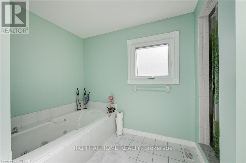 333 Brigade Drive, Hamilton, Ontario  L9B 2G1 - Photo 14 - X12845560