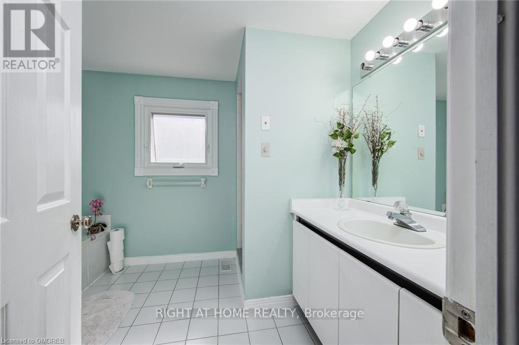 333 Brigade Drive, Hamilton, Ontario  L9B 2G1 - Photo 15 - X12845560