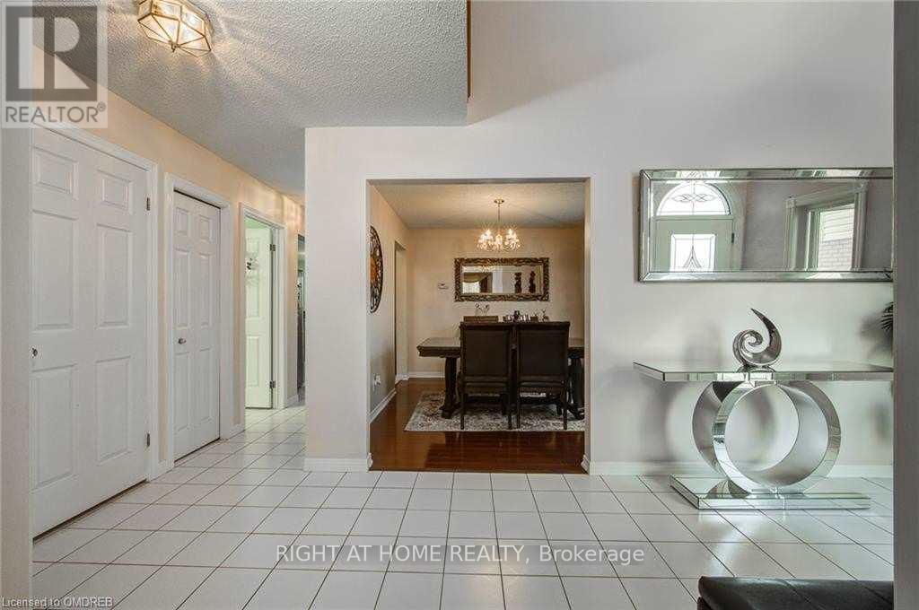 333 Brigade Drive, Hamilton, Ontario  L9B 2G1 - Photo 6 - X12845560