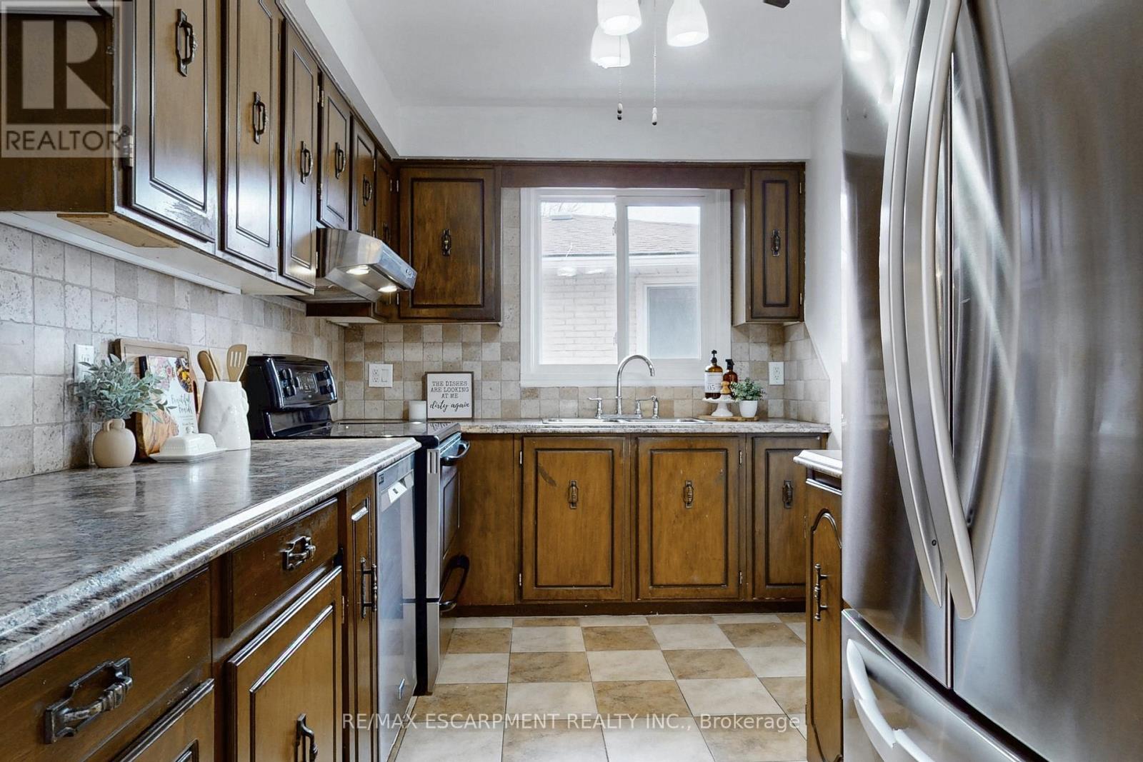 380 Magnolia Drive, Hamilton, Ontario  L9C 6N7 - Photo 10 - X12845568