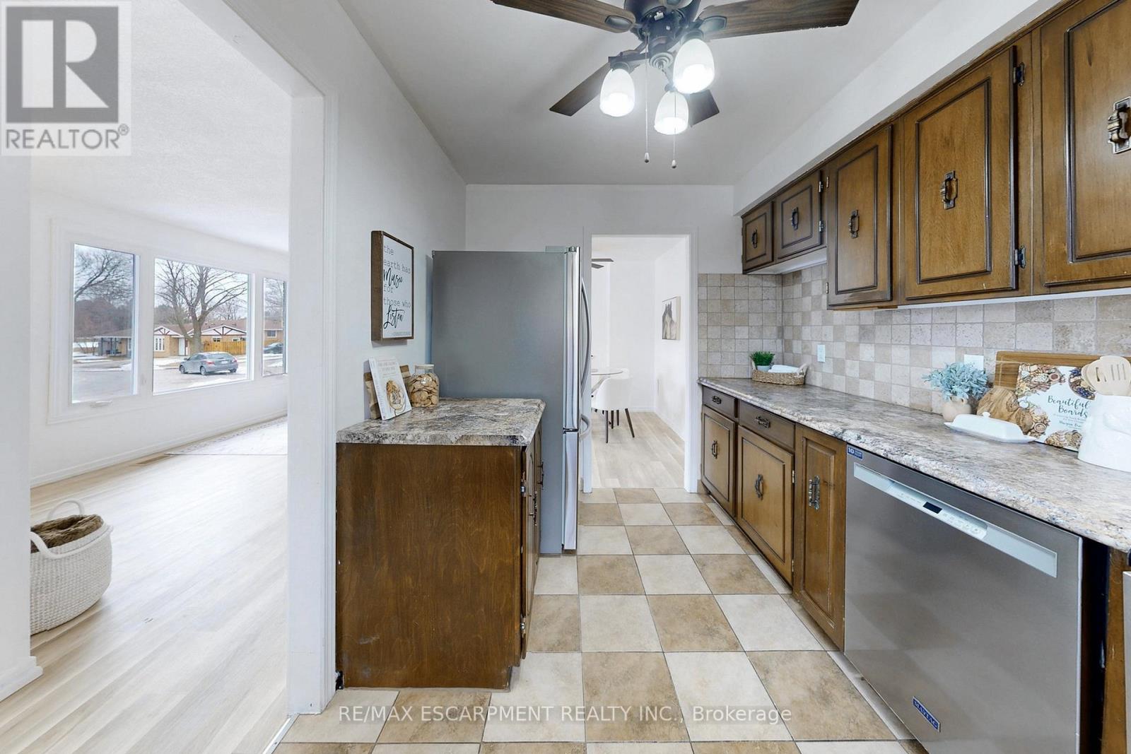 380 Magnolia Drive, Hamilton, Ontario  L9C 6N7 - Photo 12 - X12845568