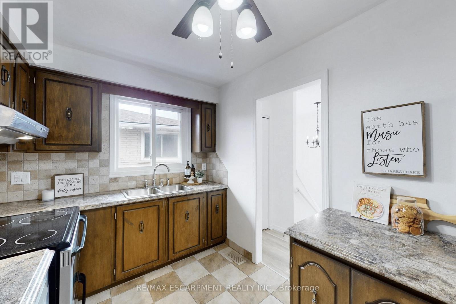 380 Magnolia Drive, Hamilton, Ontario  L9C 6N7 - Photo 13 - X12845568