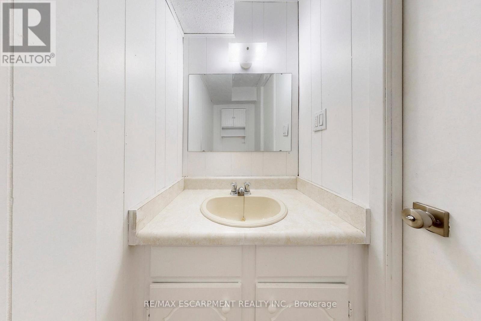 380 Magnolia Drive, Hamilton, Ontario  L9C 6N7 - Photo 28 - X12845568