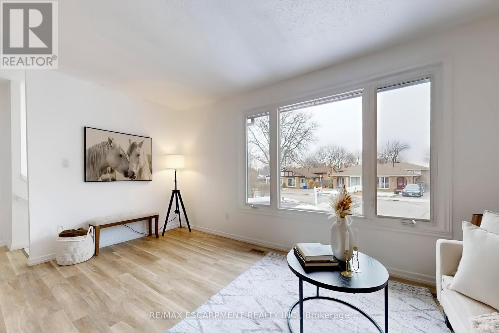 380 Magnolia Drive, Hamilton, Ontario  L9C 6N7 - Photo 4 - X12845568