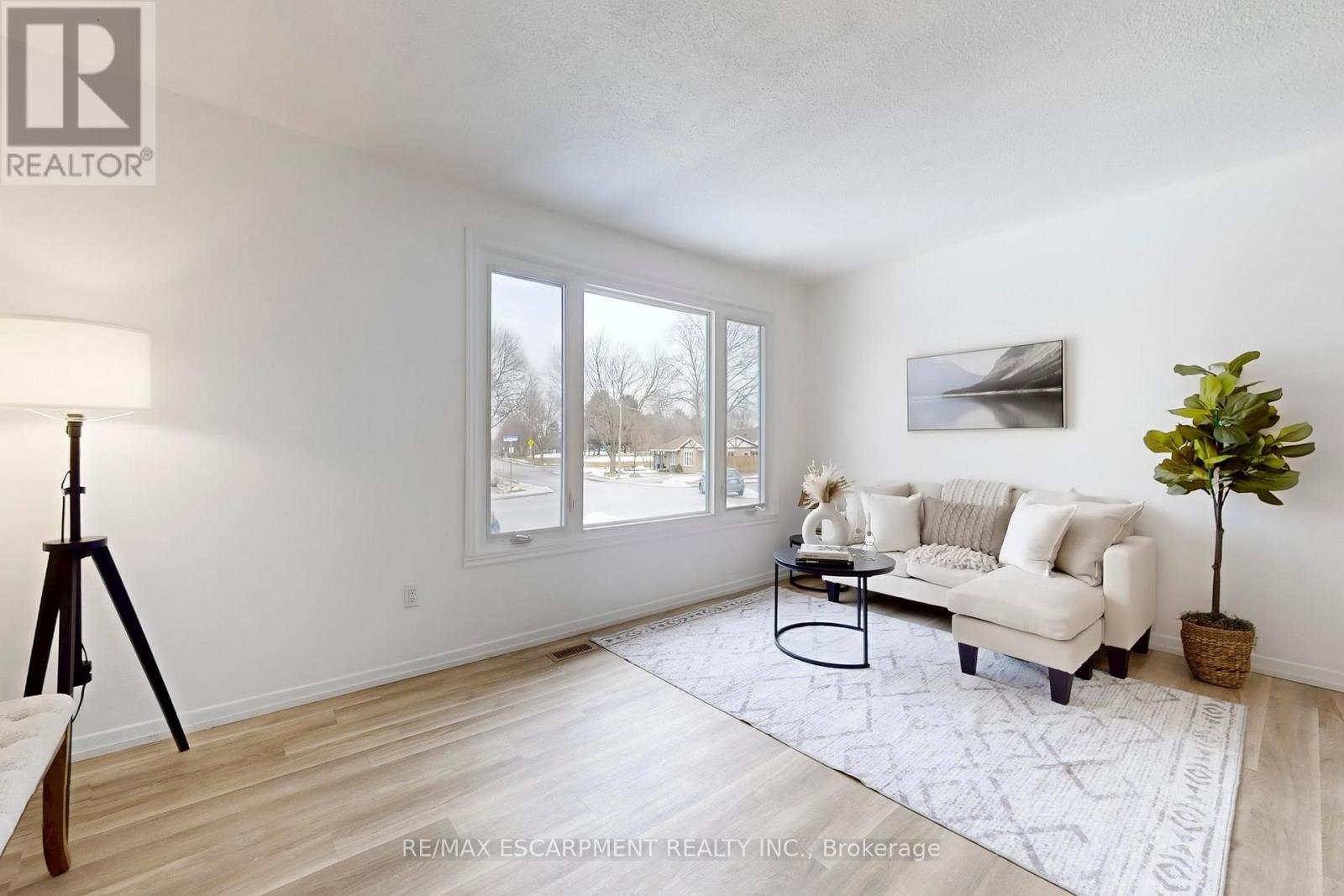 380 Magnolia Drive, Hamilton, Ontario  L9C 6N7 - Photo 5 - X12845568