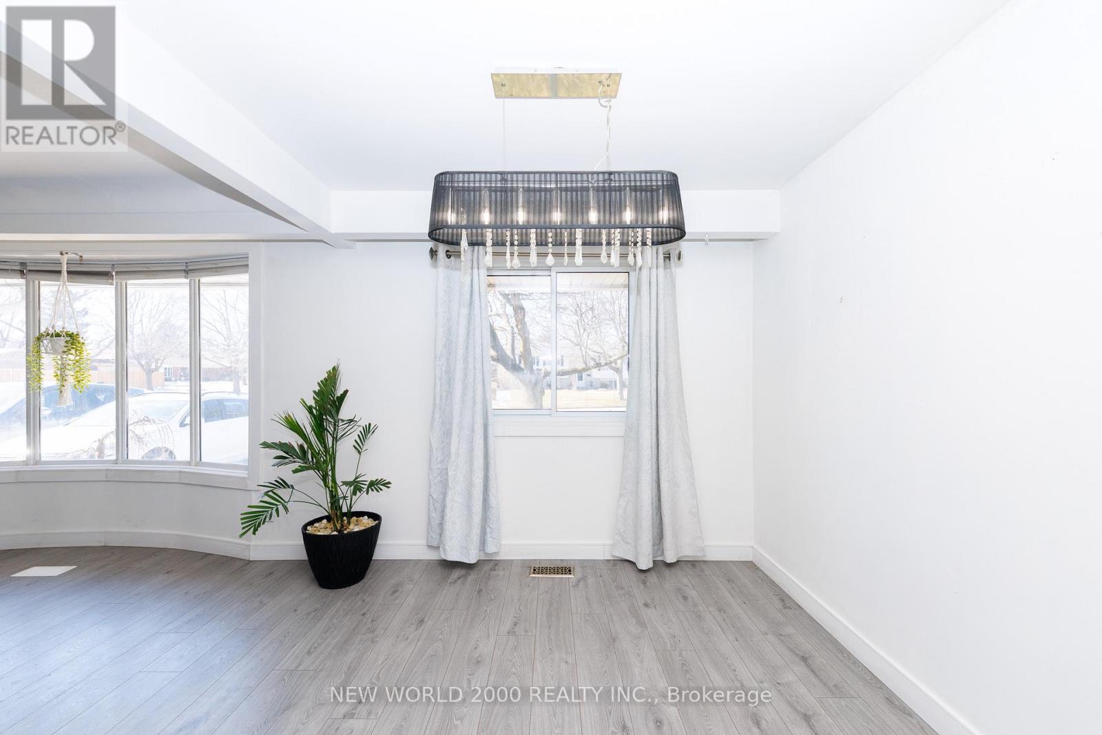 62 Champlain Avenue, Welland, Ontario  L3C 2L7 - Photo 11 - X12845610