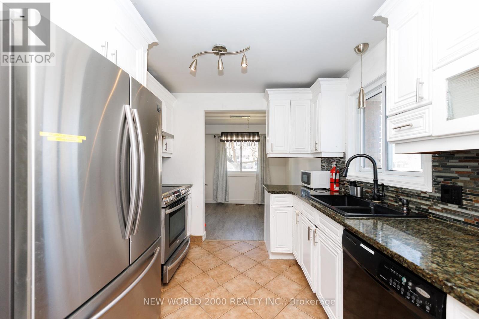 62 Champlain Avenue, Welland, Ontario  L3C 2L7 - Photo 13 - X12845610