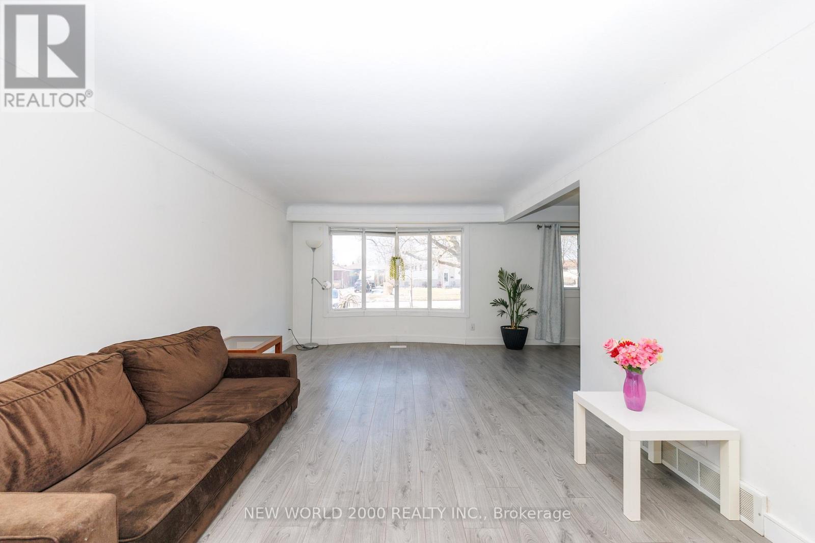 62 Champlain Avenue, Welland, Ontario  L3C 2L7 - Photo 7 - X12845610