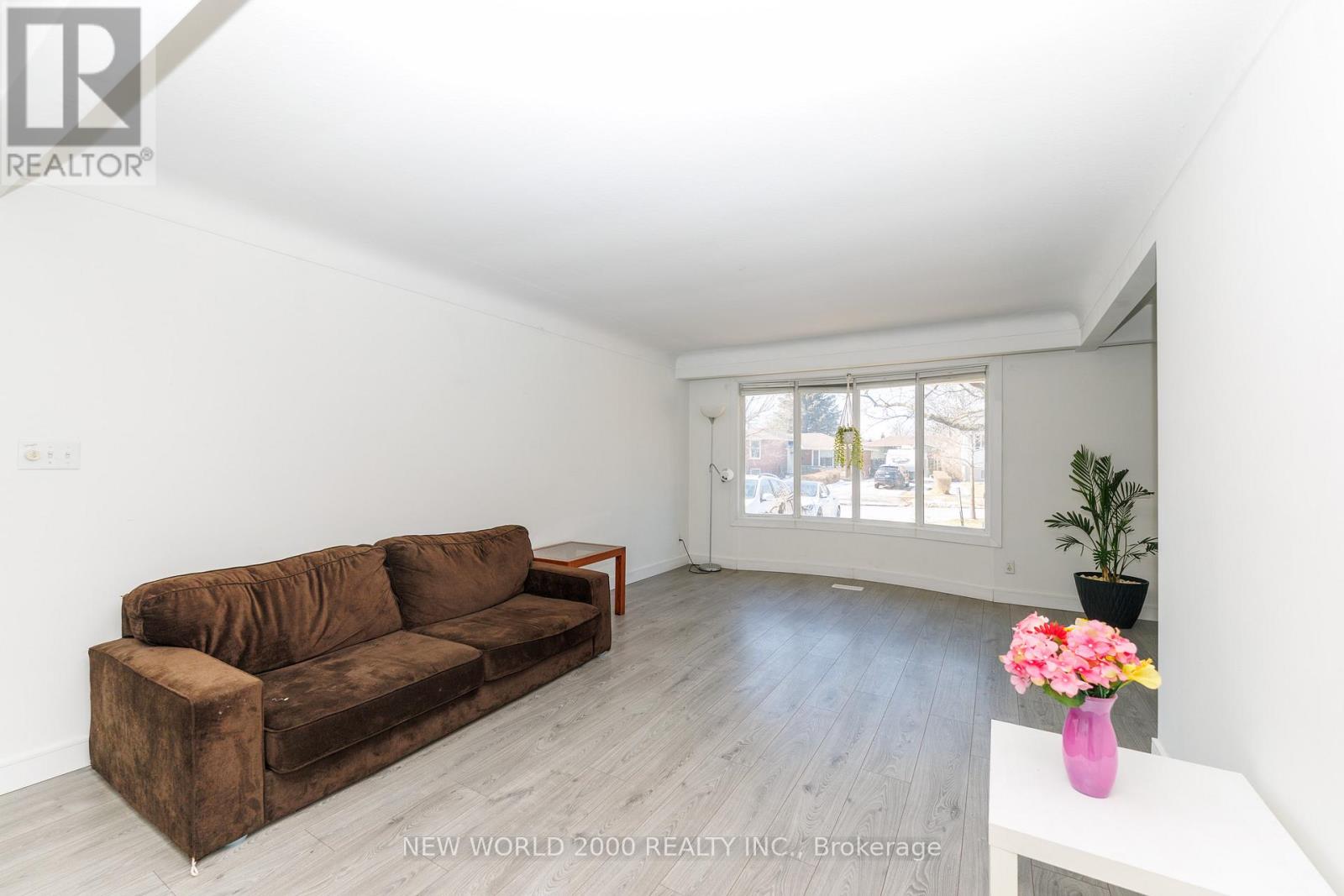 62 Champlain Avenue, Welland, Ontario  L3C 2L7 - Photo 8 - X12845610