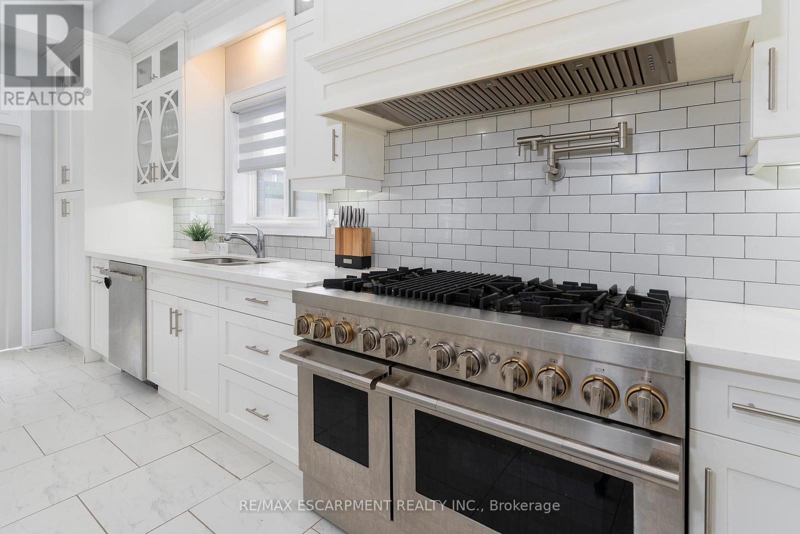 44 Miller Drive, Hamilton, Ontario  L9G 2J1 - Photo 9 - X12845630