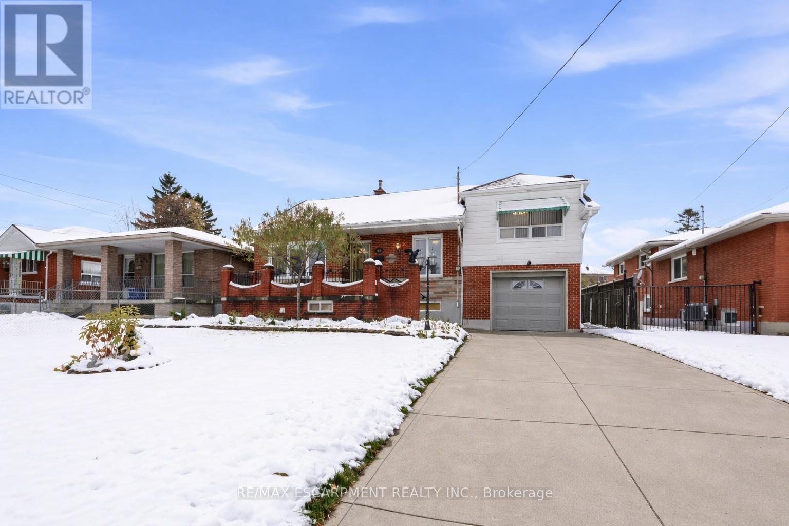 314 Hawkridge Avenue, Hamilton, Ontario  L9C 3L2 - Photo 1 - X12845684