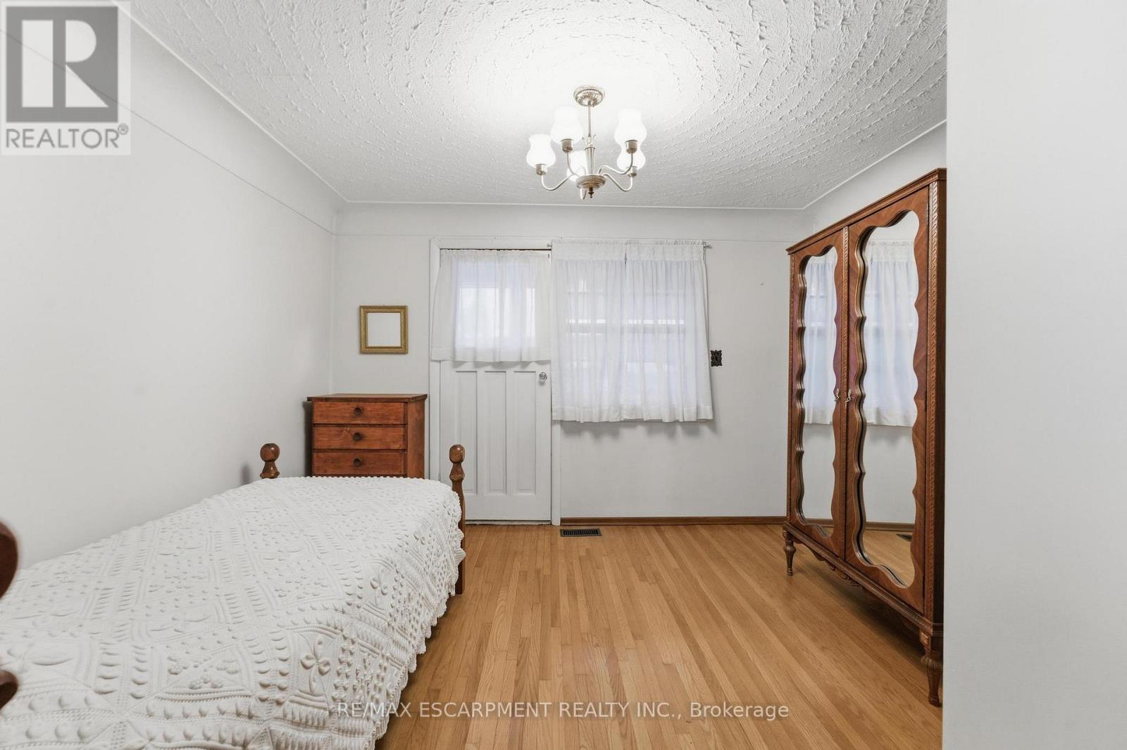 314 Hawkridge Avenue, Hamilton, Ontario  L9C 3L2 - Photo 10 - X12845684