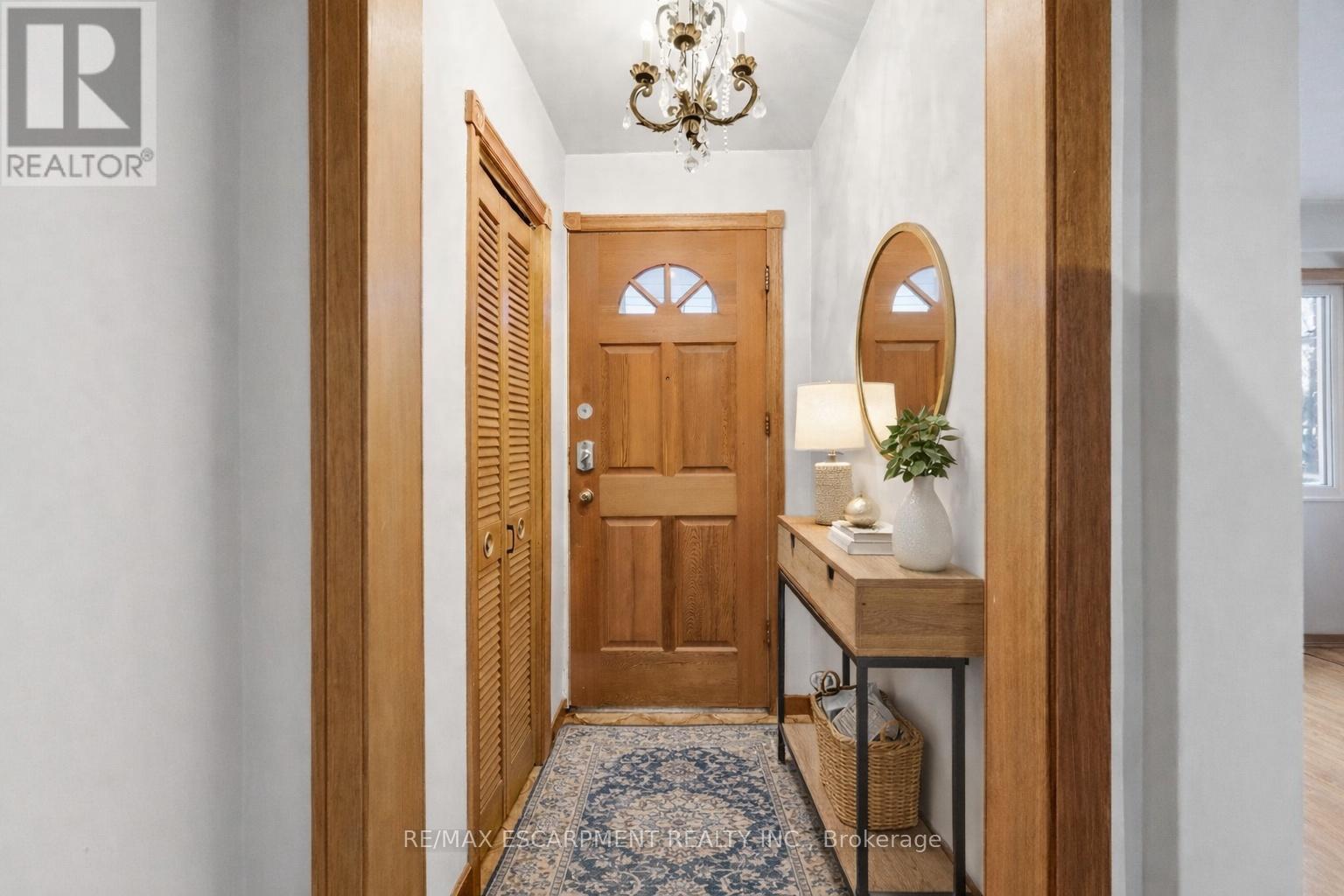 314 Hawkridge Avenue, Hamilton, Ontario  L9C 3L2 - Photo 3 - X12845684