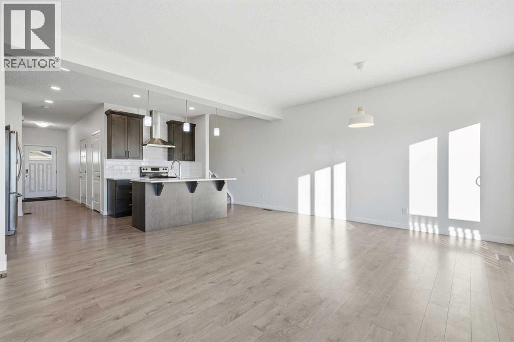 305 Hillcrest Road Sw, Airdrie, Alberta  T4B 4K1 - Photo 2 - A2285814