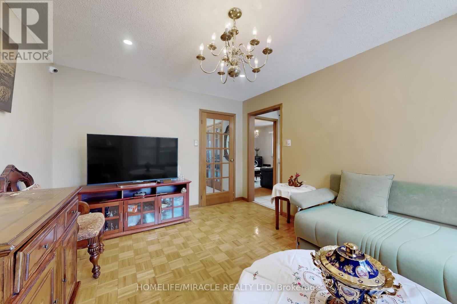 14 Rodwell Court, Brampton, Ontario  L6Y 4G7 - Photo 4 - W12681906