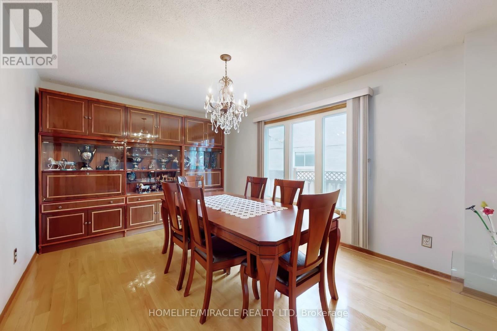 14 Rodwell Court, Brampton, Ontario  L6Y 4G7 - Photo 5 - W12681906