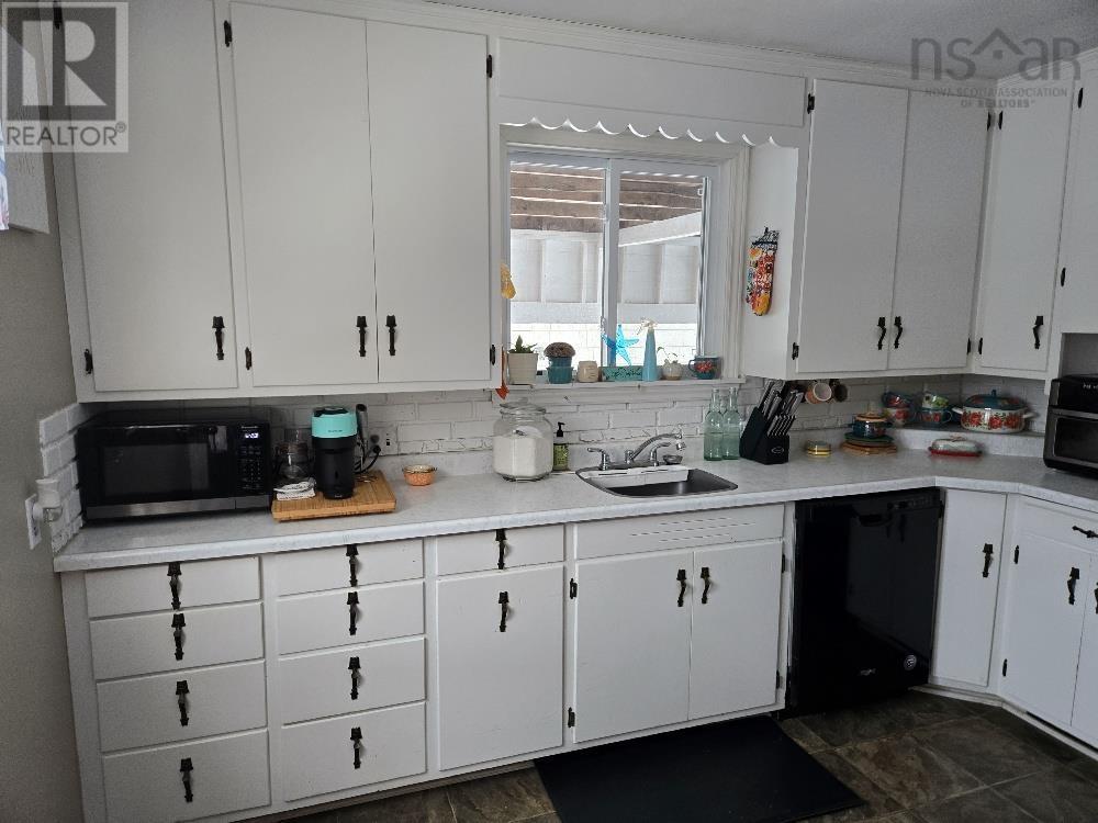 95 Higgins St, Truro, Nova Scotia  B2N 2L6 - Photo 2 - 202603767