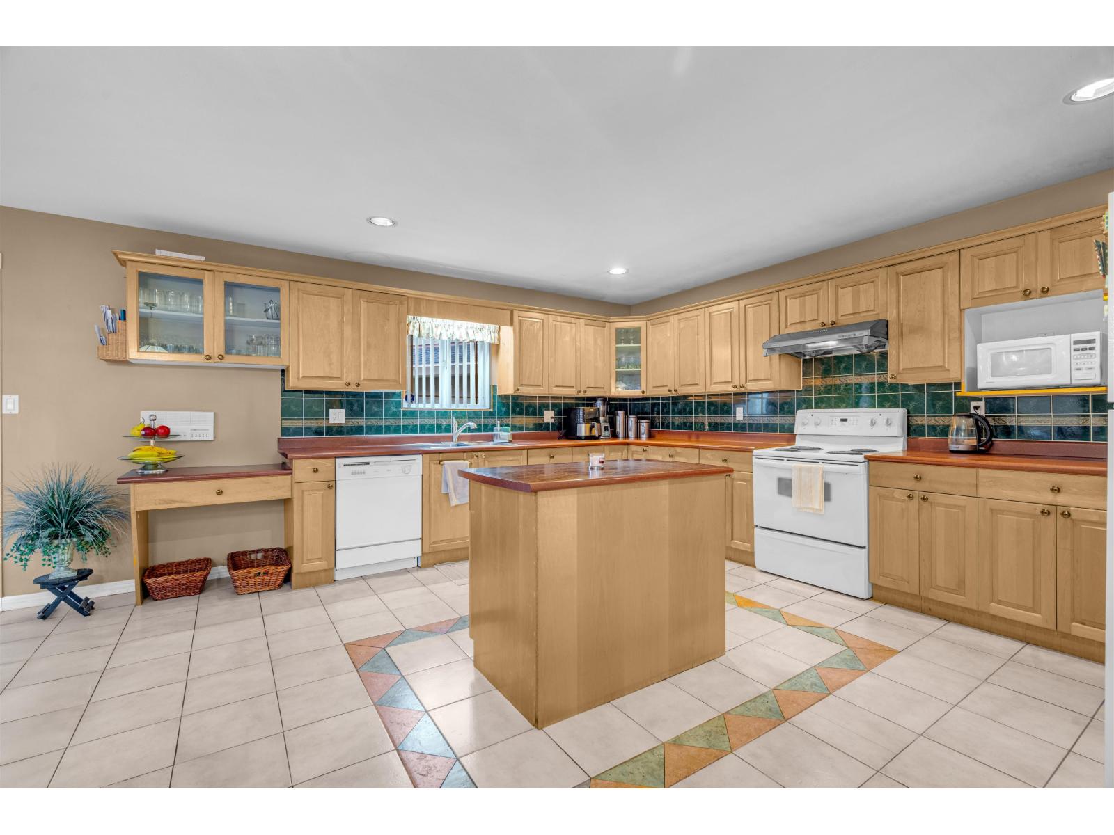 15878 99a Avenue, Surrey, British Columbia  V4N 2A7 - Photo 8 - R3094494