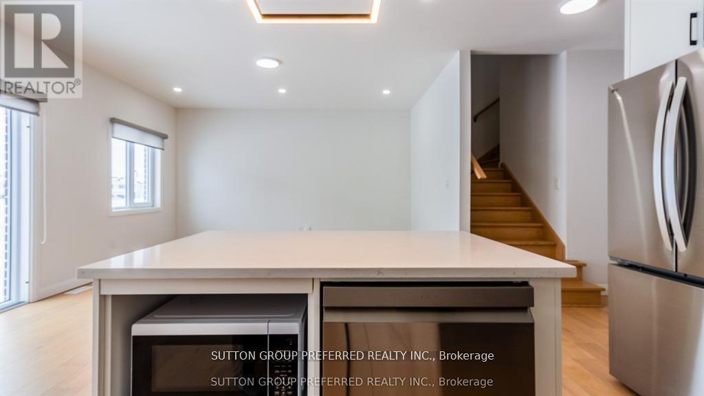 1041 Karenana Road, London South (South U), Ontario  N6M 0K2 - Photo 12 - X12845814