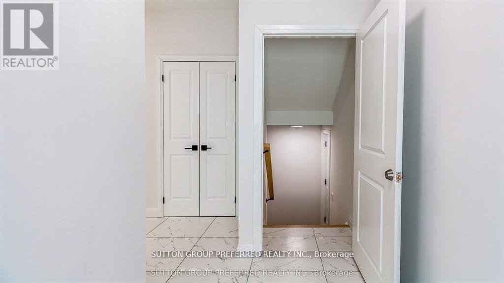 1041 Karenana Road, London South (South U), Ontario  N6M 0K2 - Photo 3 - X12845814