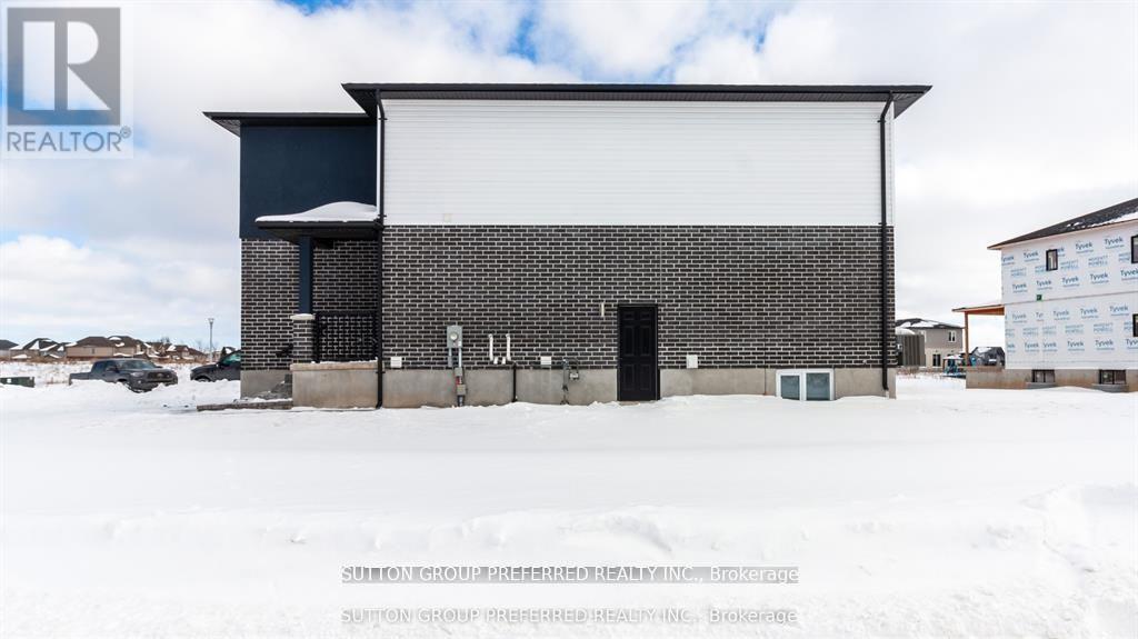 1041 Karenana Road, London South (South U), Ontario  N6M 0K2 - Photo 38 - X12845814