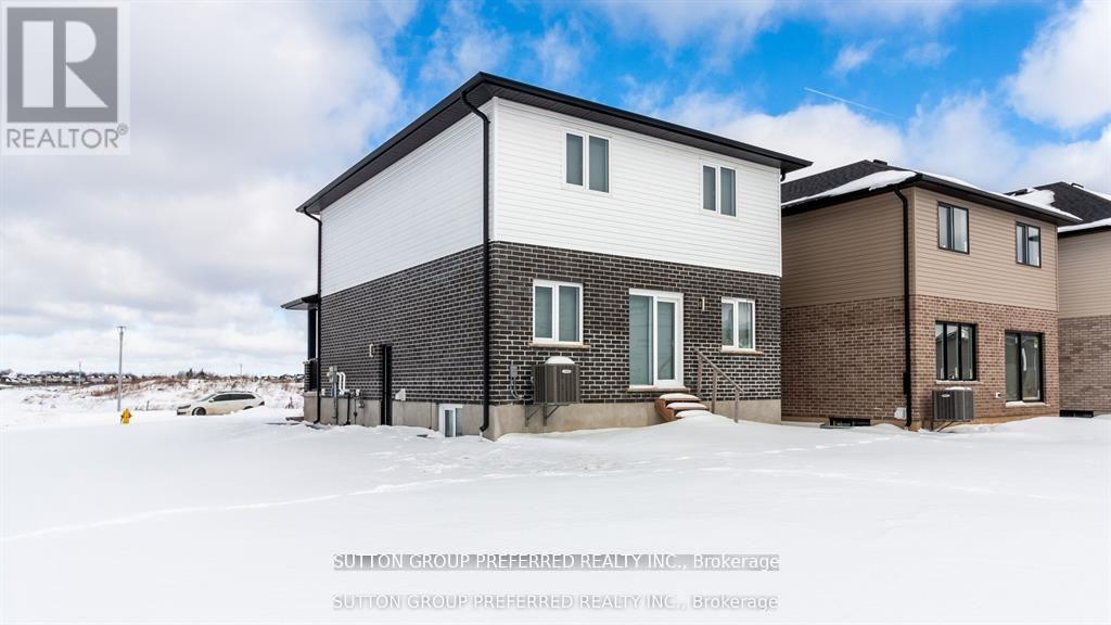 1041 Karenana Road, London South (South U), Ontario  N6M 0K2 - Photo 39 - X12845814