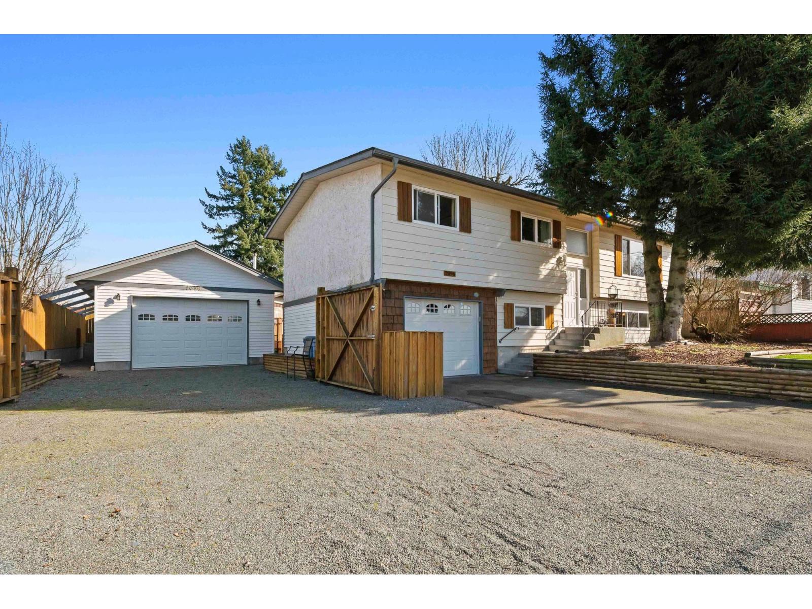 2096 Martens Street, Abbotsford, British Columbia  V2S 5W6 - Photo 2 - R3095523