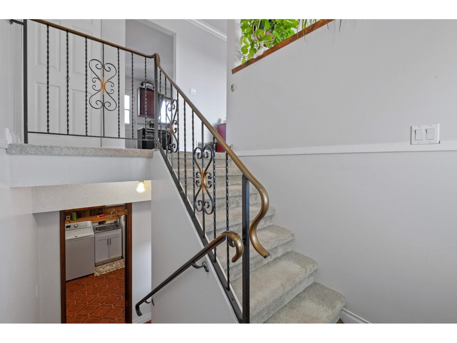 2096 Martens Street, Abbotsford, British Columbia  V2S 5W6 - Photo 3 - R3095523