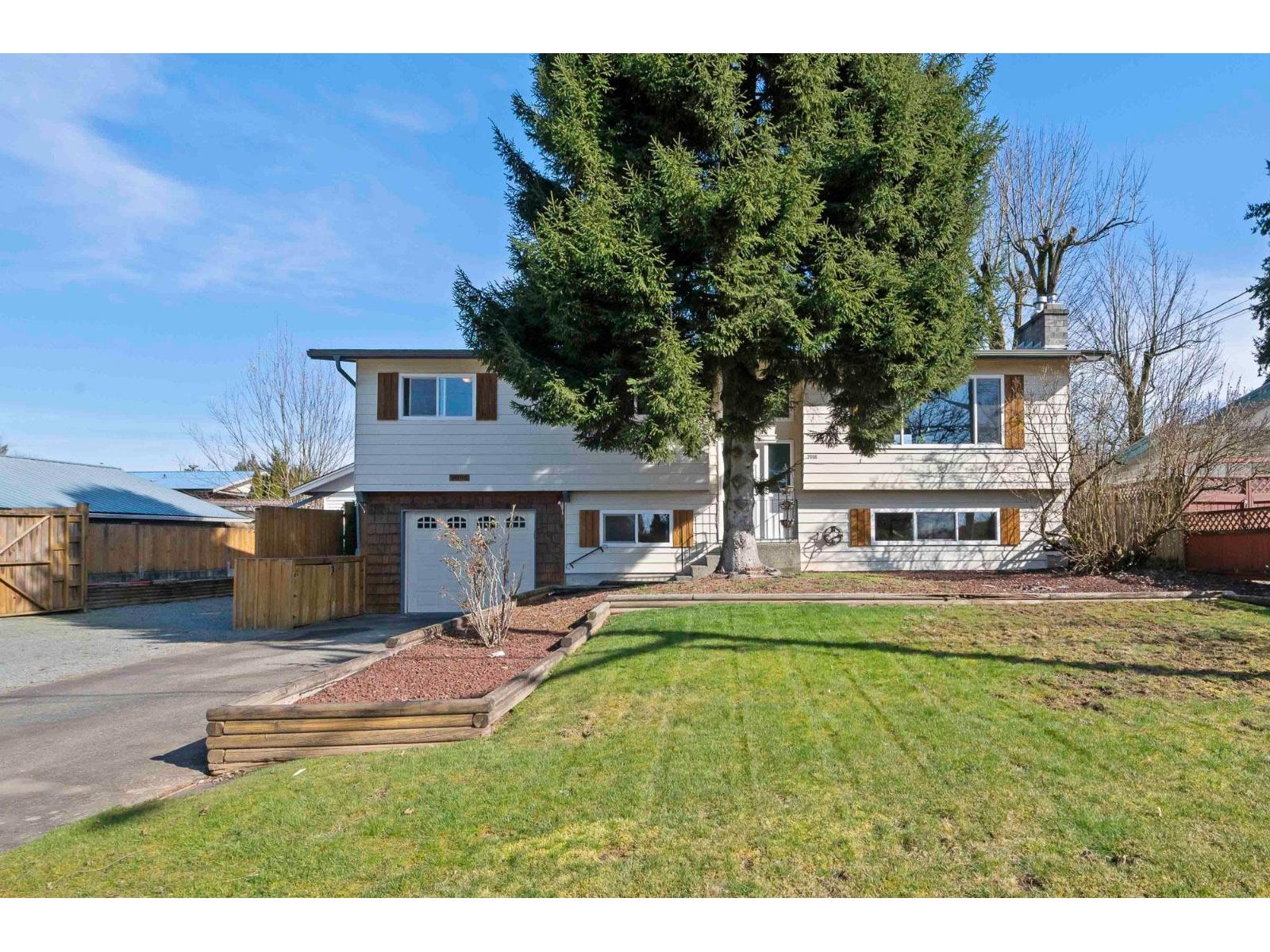 2096 Martens Street, Abbotsford, British Columbia  V2S 5W6 - Photo 1 - R3095523