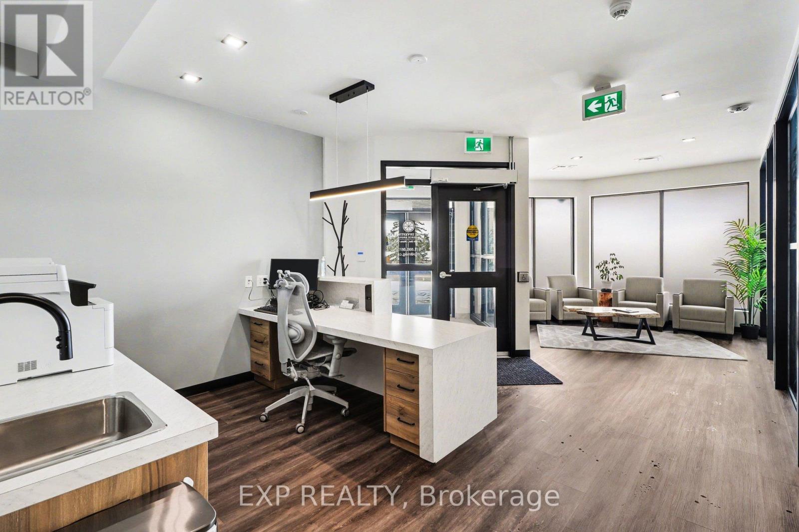 2 - 2062 St Joseph Boulevard, Ottawa, Ontario  K1C 1E6 - Photo 6 - X12845780