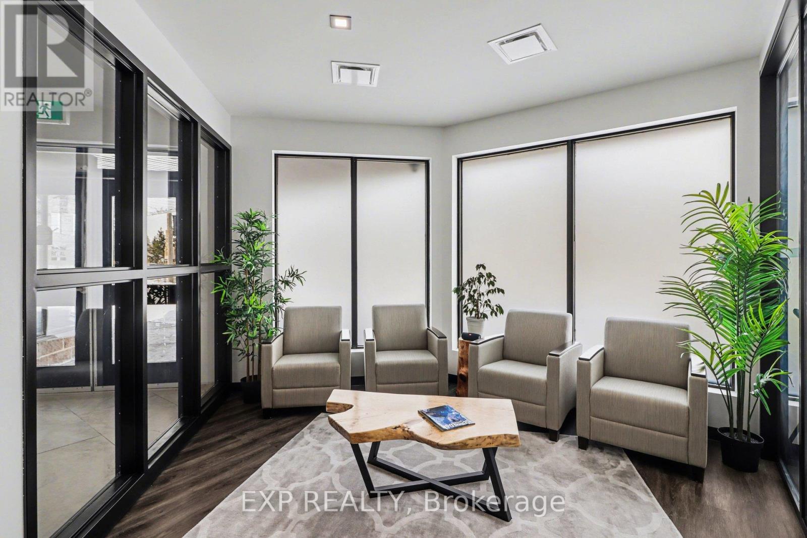 2 - 2062 St Joseph Boulevard, Ottawa, Ontario  K1C 1E6 - Photo 7 - X12845780