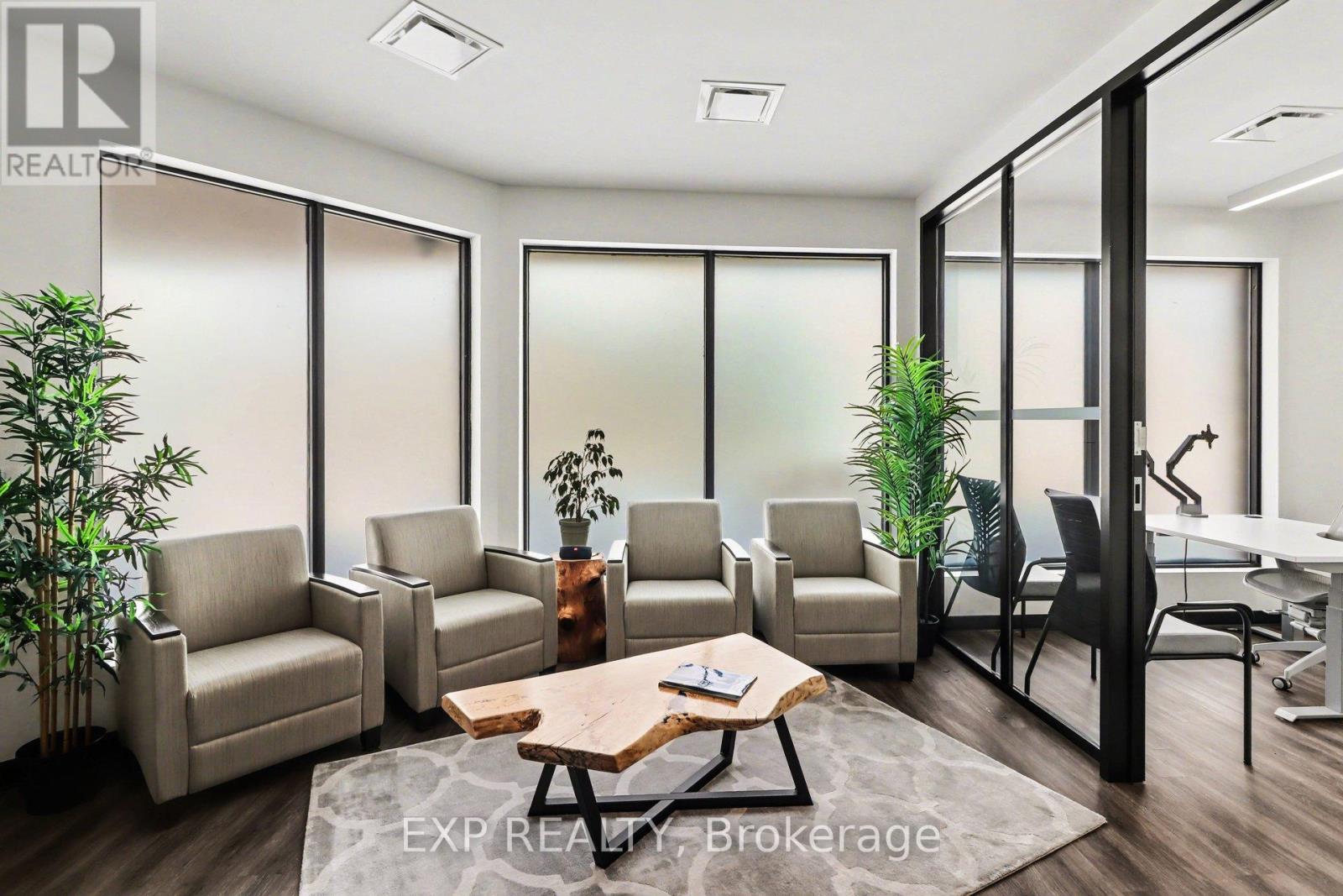 2 - 2062 St Joseph Boulevard, Ottawa, Ontario  K1C 1E6 - Photo 8 - X12845780