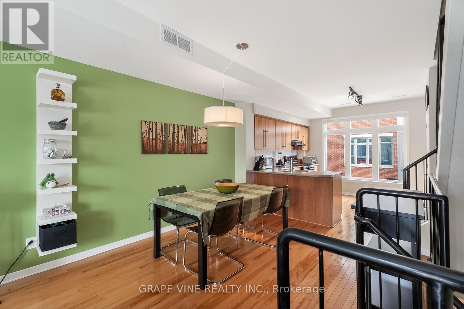 4 - 795 Montreal Road, Ottawa, Ontario  K1K 0S9 - Photo 5 - X12845840