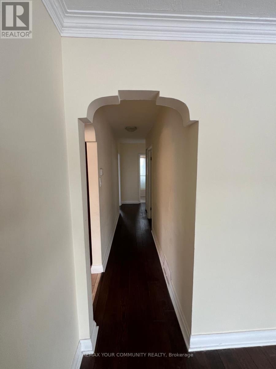 Upper - 233 Beta Street, Toronto, Ontario  M8W 4H7 - Photo 4 - W12845088