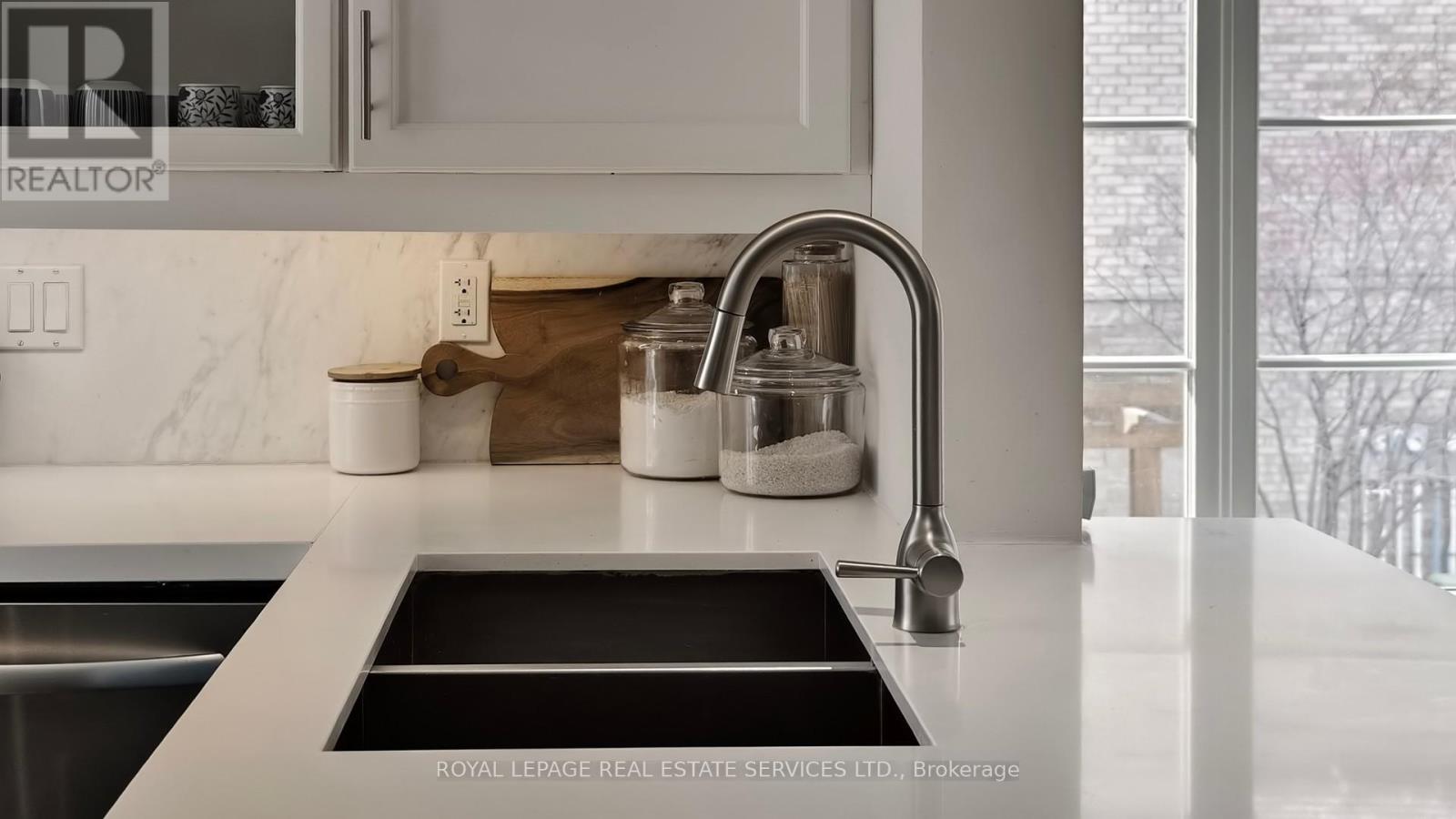 124 Six Point Road, Toronto, Ontario  M8Z 0A1 - Photo 21 - W12845448