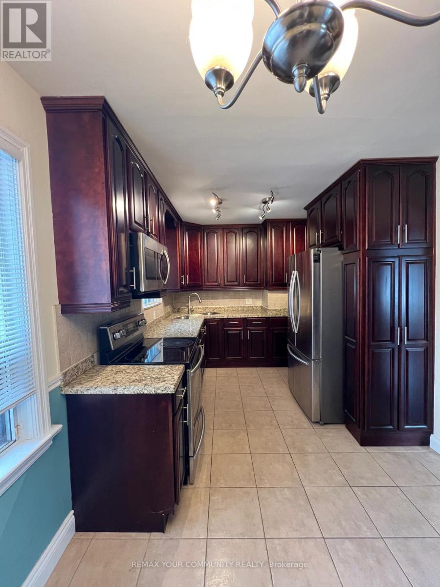 Upper - 233 Beta Street, Toronto, Ontario  M8W 4H7 - Photo 6 - W12845088