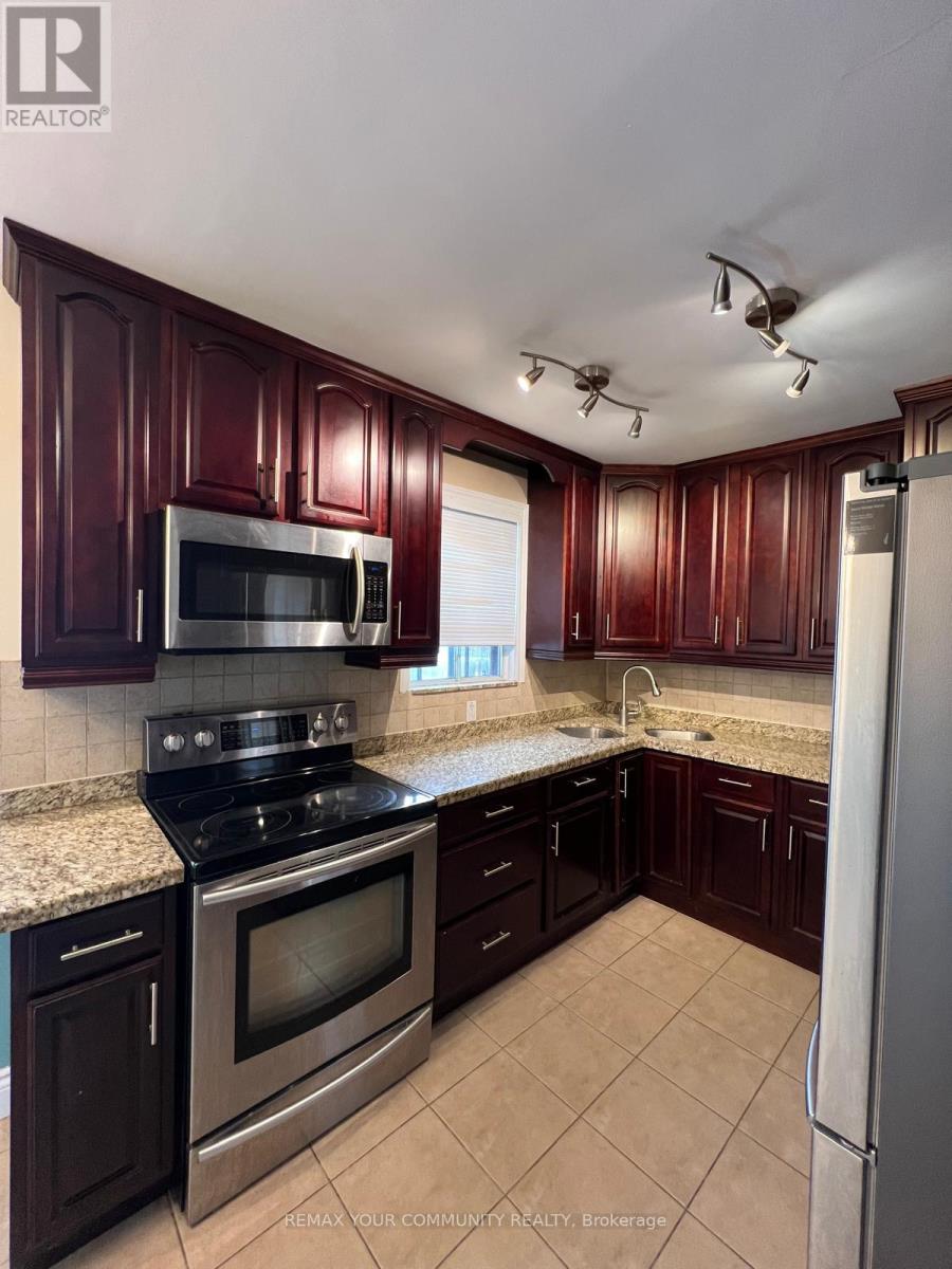 Upper - 233 Beta Street, Toronto, Ontario  M8W 4H7 - Photo 7 - W12845088