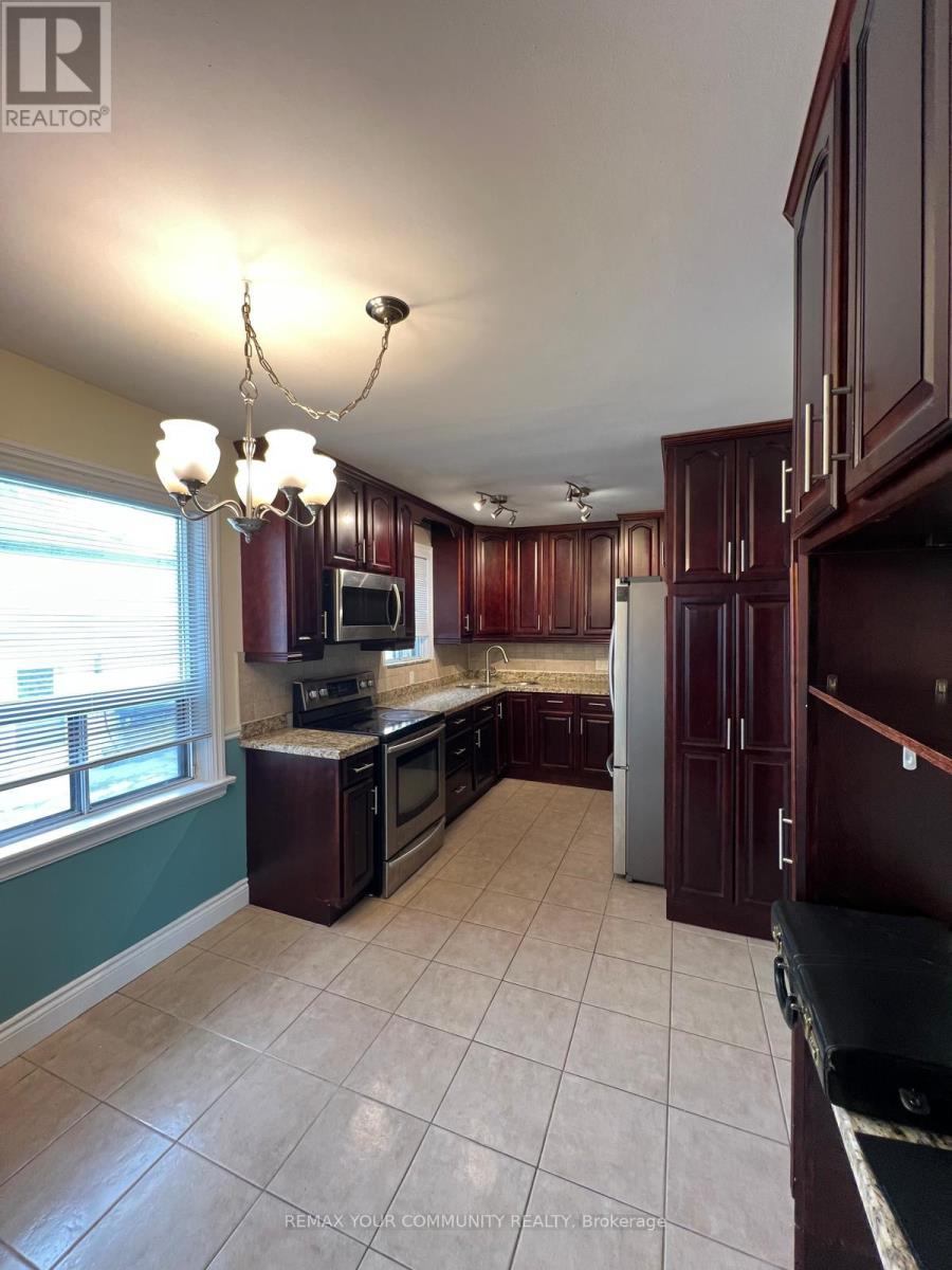 Upper - 233 Beta Street, Toronto, Ontario  M8W 4H7 - Photo 8 - W12845088