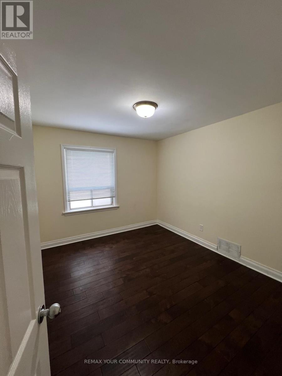 Upper - 233 Beta Street, Toronto, Ontario  M8W 4H7 - Photo 11 - W12845088