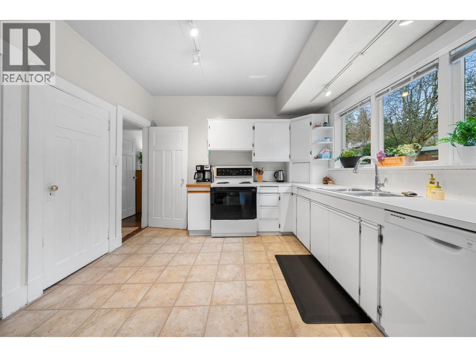 163 E Kings Road, North Vancouver, British Columbia  V7N 1H4 - Photo 13 - R3096151