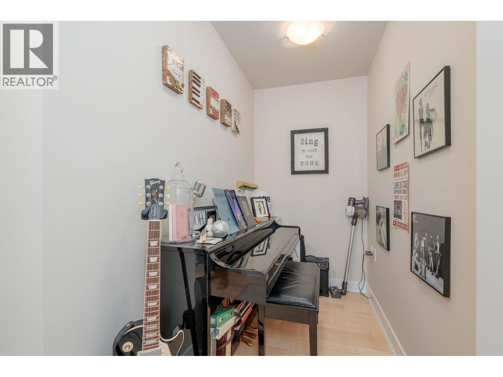 302 160 W 3rd Street, North Vancouver, British Columbia  V7M 0A9 - Photo 15 - R3095253