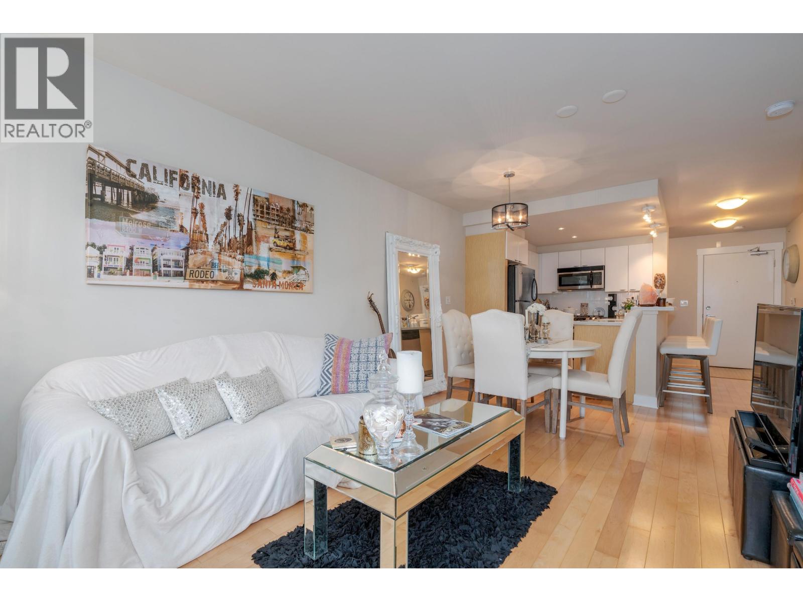 302 160 W 3rd Street, North Vancouver, British Columbia  V7M 0A9 - Photo 7 - R3095253