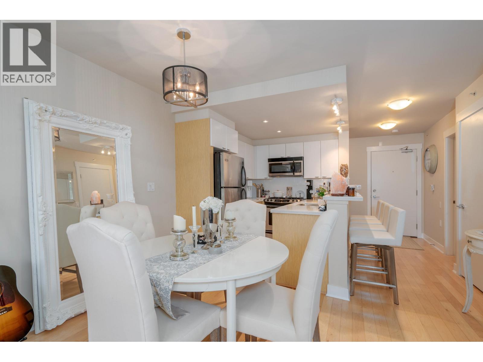 302 160 W 3rd Street, North Vancouver, British Columbia  V7M 0A9 - Photo 8 - R3095253