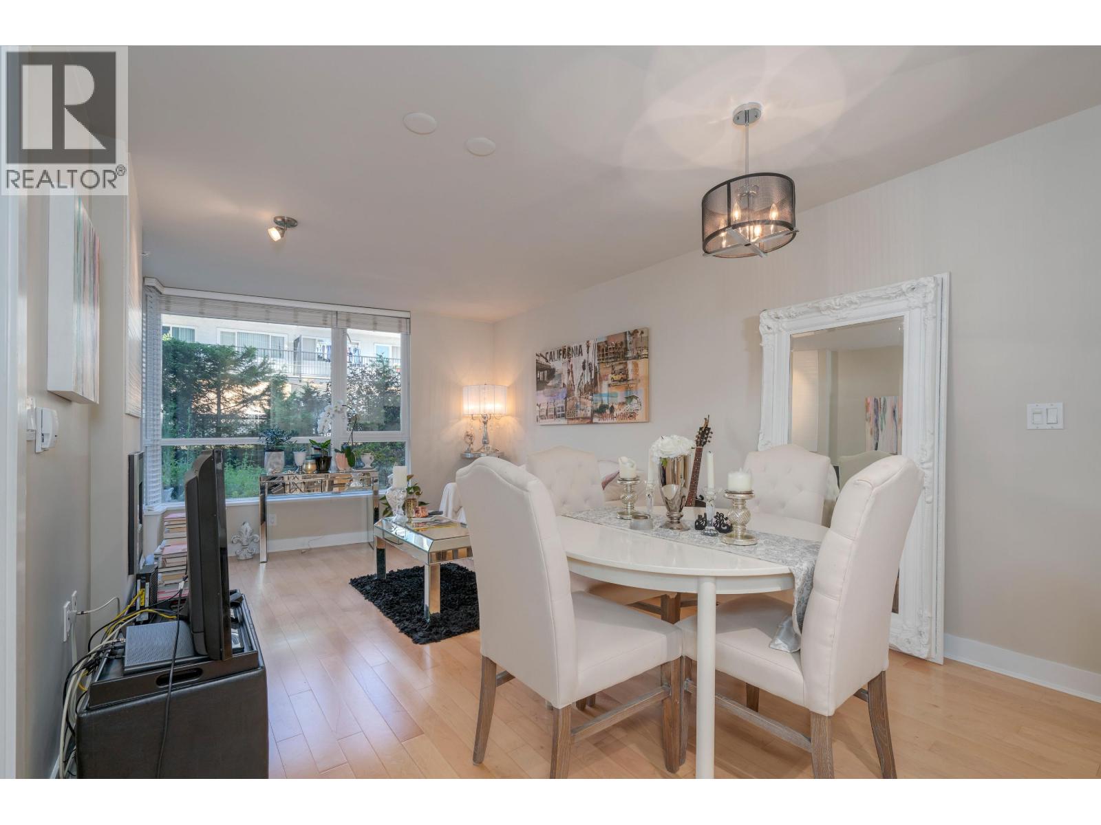 302 160 W 3rd Street, North Vancouver, British Columbia  V7M 0A9 - Photo 5 - R3095253