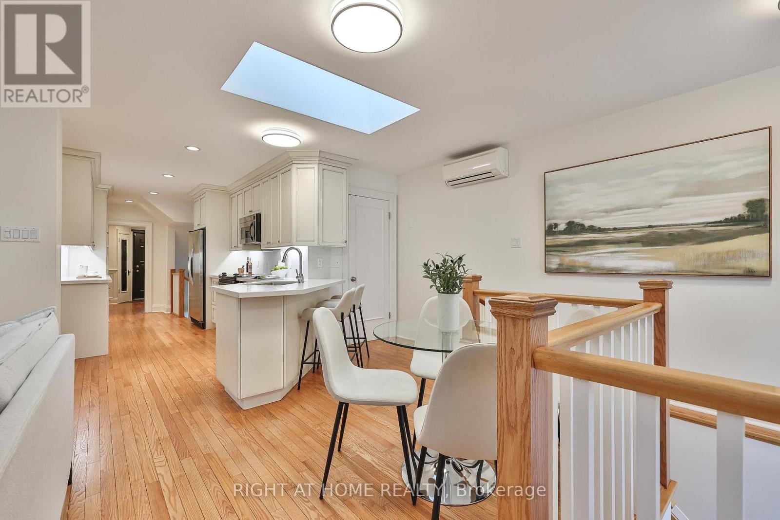 25 Fleming Crescent, Toronto, Ontario  M4G 2A9 - Photo 12 - C12845798