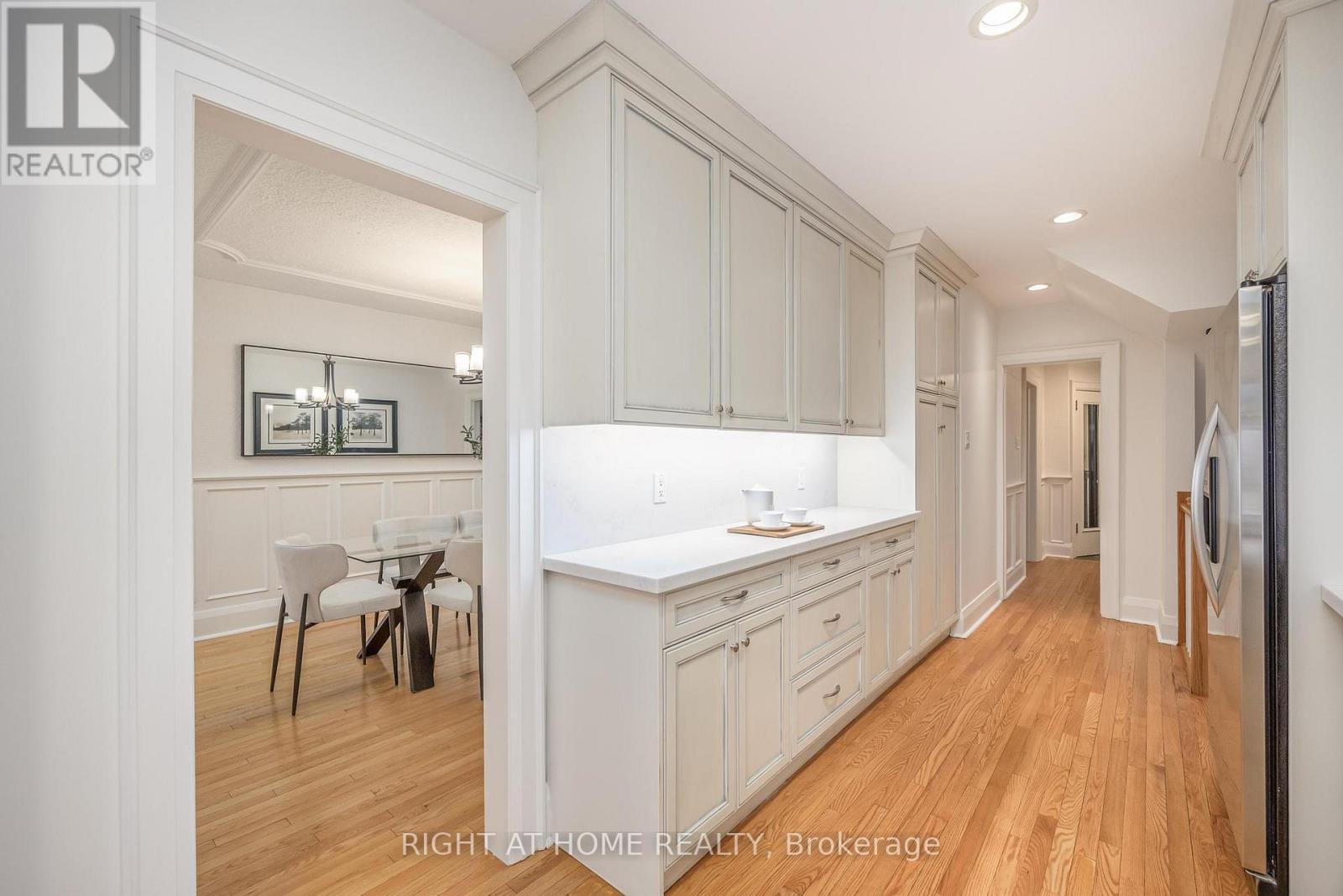 25 Fleming Crescent, Toronto, Ontario  M4G 2A9 - Photo 14 - C12845798