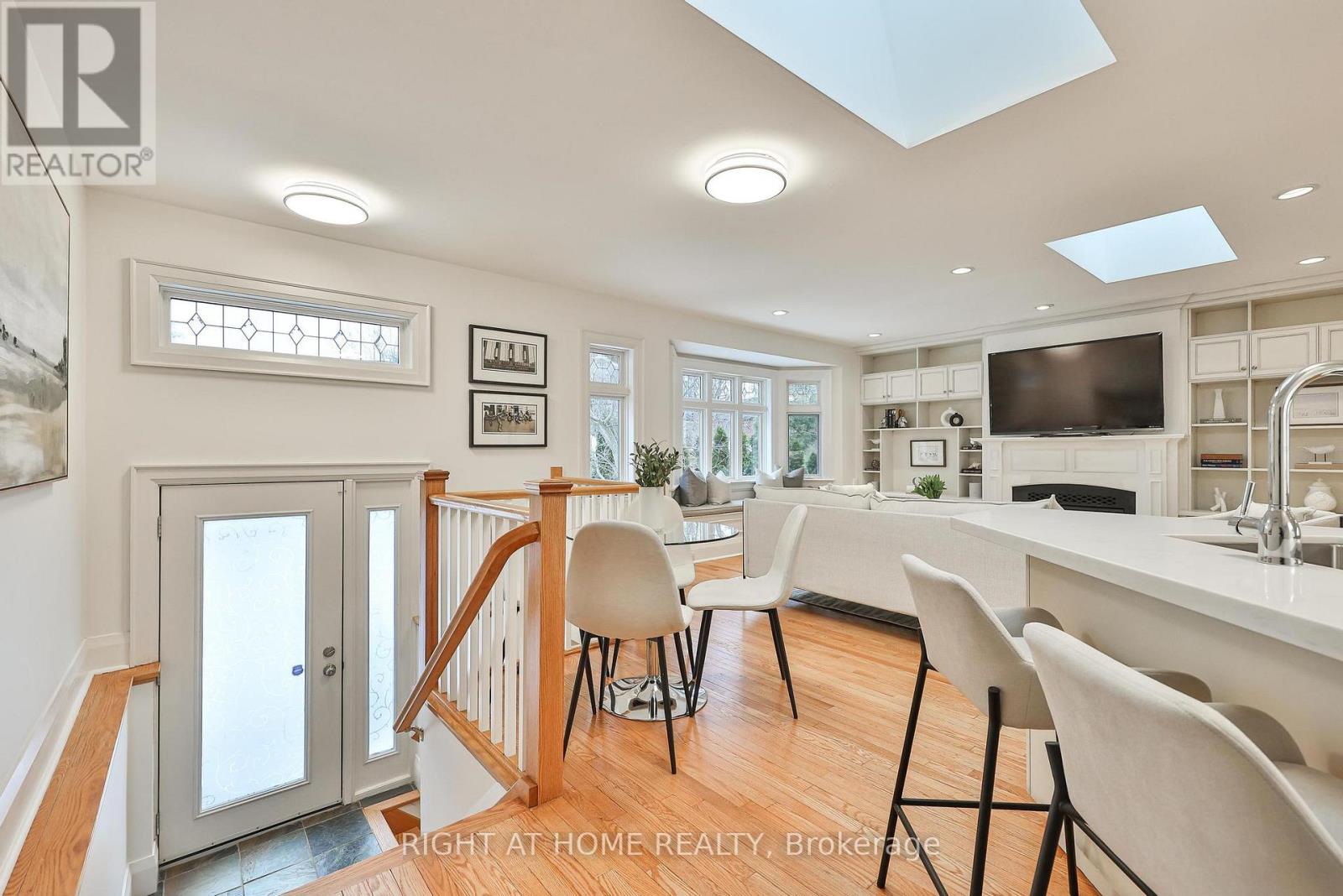 25 Fleming Crescent, Toronto, Ontario  M4G 2A9 - Photo 16 - C12845798