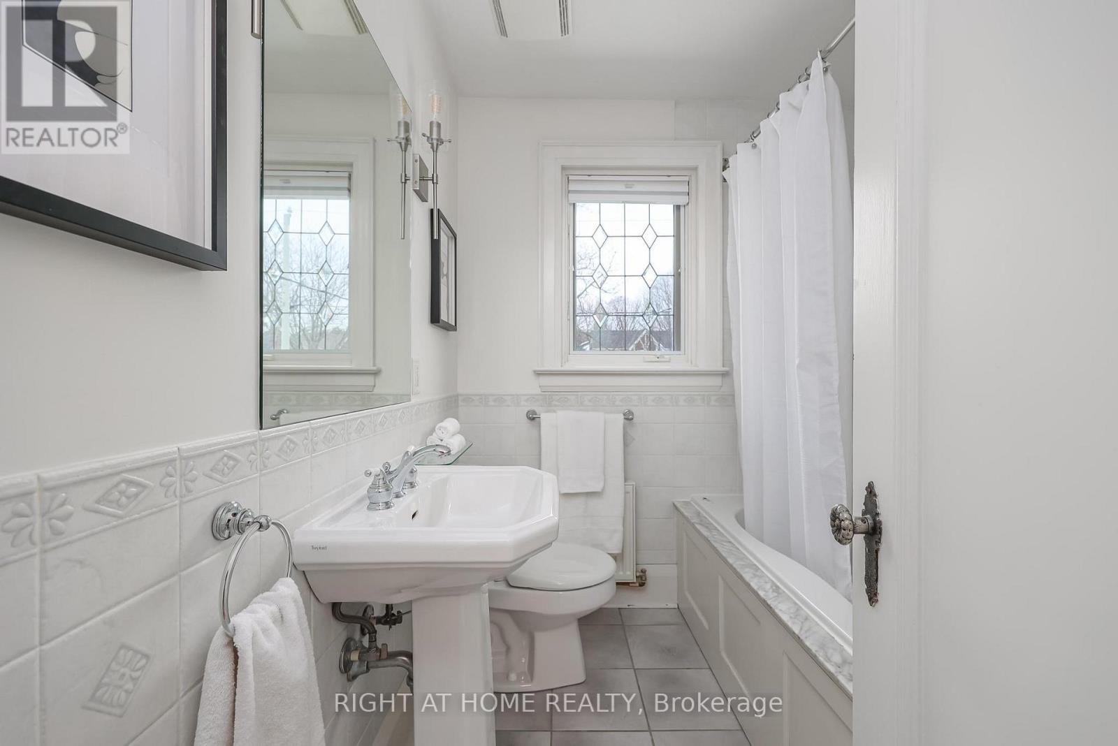 25 Fleming Crescent, Toronto, Ontario  M4G 2A9 - Photo 24 - C12845798